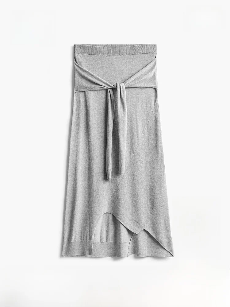 Женская вязаная юбка миди H&M, новая весенняя коллекция, свободный крой, асимметричный дизайн, модель 000043, из смесового хлопка
Женская вязаная юбка миди H&M, новая весенняя коллекция, свободный крой, асимметричный дизайн, модель 000043, из смесового хлопка