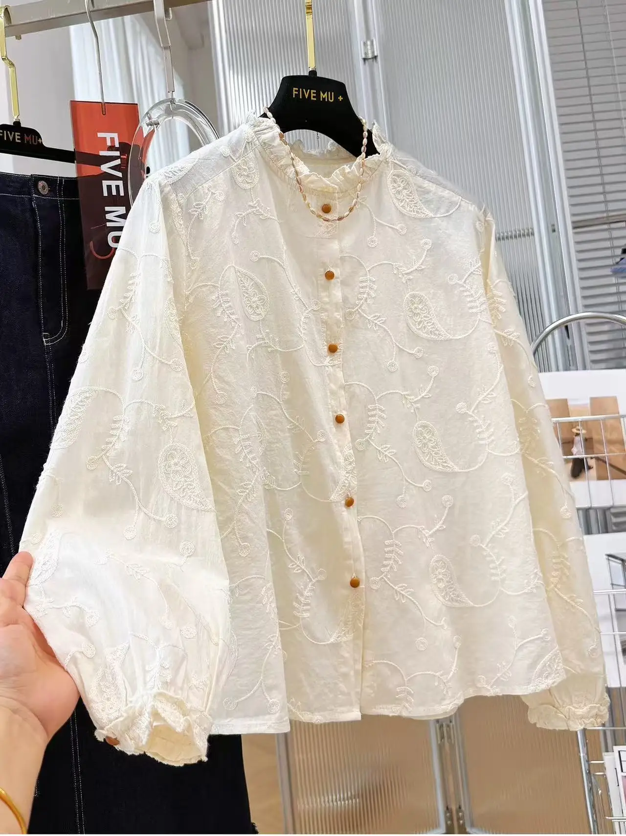 RAIN YAN LIN Autumn New Flower Embroidery Shirt Women's Ruffled Neck Single Breasted Long Sleeve Loose Cardigan Office Lady Tops
RAIN YAN LIN Autumn New Flower Embroidery Shirt Women's Ruffled Neck Single Breasted Long Sleeve Loose Cardigan Office Lady Tops