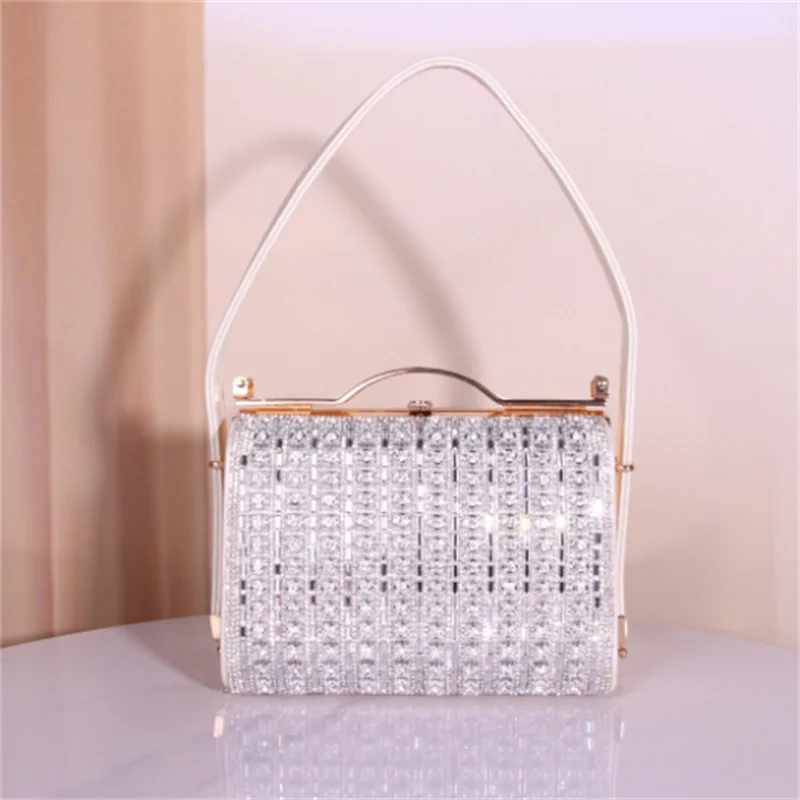 2025 New Women Diamond Evening Bags Banquet Clutch Wallets Vintage Style Women Shouler Bags Single Side Women Purse 2 Colors
2025 New Women Diamond Evening Bags Banquet Clutch Wallets Vintage Style Women Shouler Bags Single Side Women Purse 2 Colors