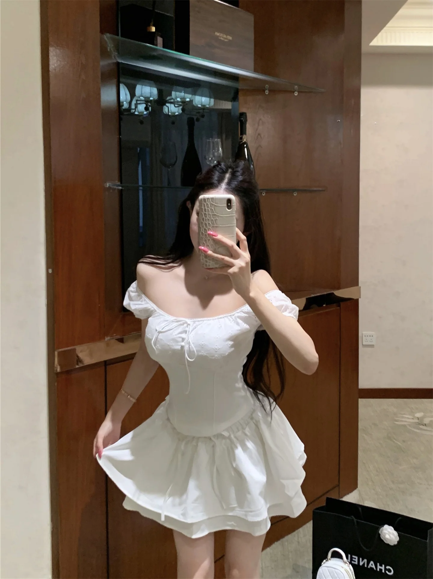 Sweet Anti-Aging One-Shoulder Heavy Embellished Bubble Sleeve Top Women's Pure Desire High Waist Skirt White Two-Piece Set
Sweet Anti-Aging One-Shoulder Heavy Embellished Bubble Sleeve Top Women's Pure Desire High Waist Skirt White Two-Piece Set
