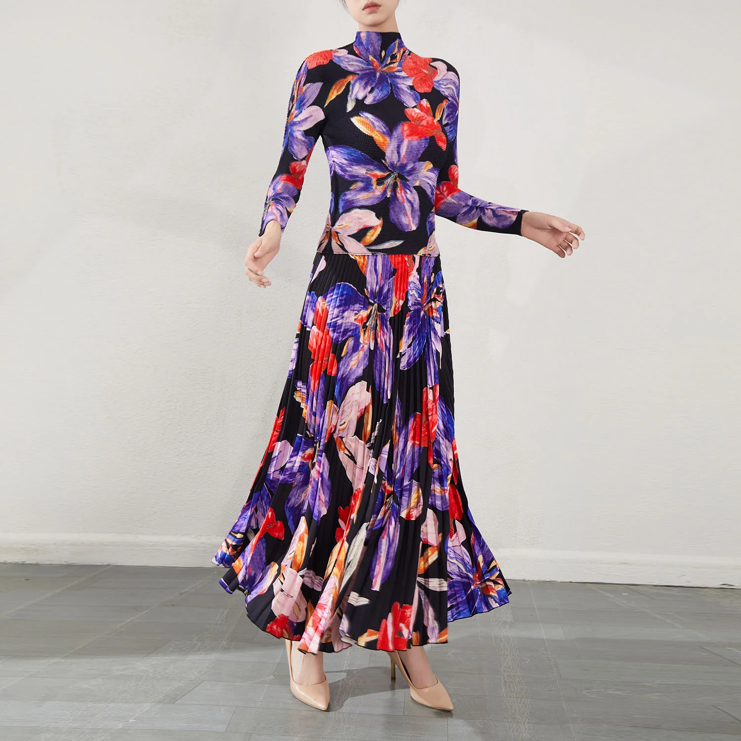 High-Quality Women's Floral Printed Pleated Set Long-Sleeve Stretchy Top and Printed Midi Skirt Two-Piece Set
High-Quality Women's Floral Printed Pleated Set Long-Sleeve Stretchy Top and Printed Midi Skirt Two-Piece Set