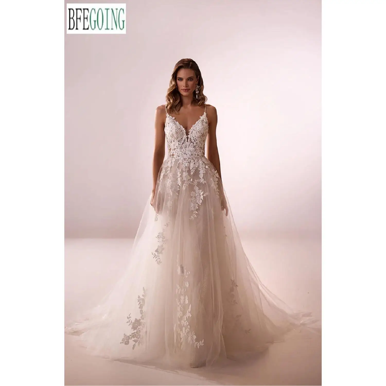 Lace Tulle Wedding Dresses Chapel Train Customized V-Neck Floor-Length Detachable Long Sleeves Bridal Gowns
Lace Tulle Wedding Dresses Chapel Train Customized V-Neck Floor-Length Detachable Long Sleeves Bridal Gowns