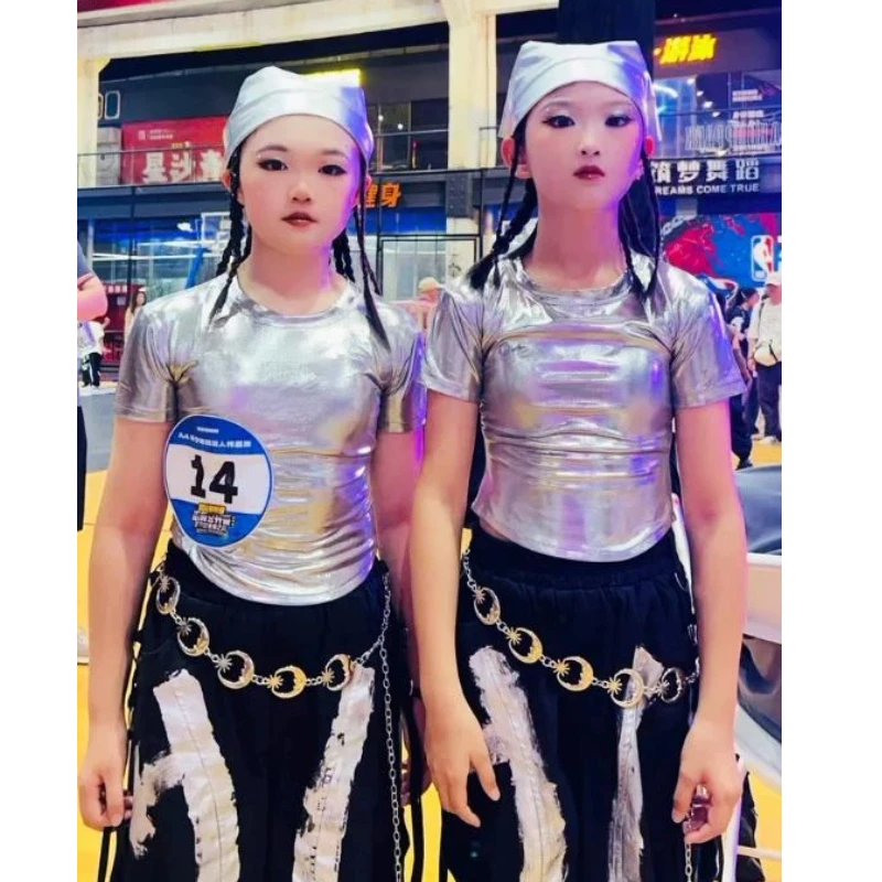 Kids Group Dance Costume Girls Hip Hop Silver Tops Loose Graffiti Pants Jazz Stage Outfit
Kids Group Dance Costume Girls Hip Hop Silver Tops Loose Graffiti Pants Jazz Stage Outfit