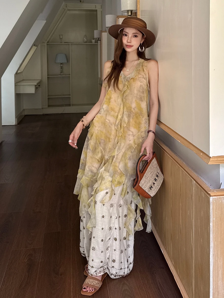 New Heavy Embellied Linen Wide Leg Pants Slimming Effect Spring Summer Collection Saint Tropez Bronze Flower Design
New Heavy Embellied Linen Wide Leg Pants Slimming Effect Spring Summer Collection Saint Tropez Bronze Flower Design