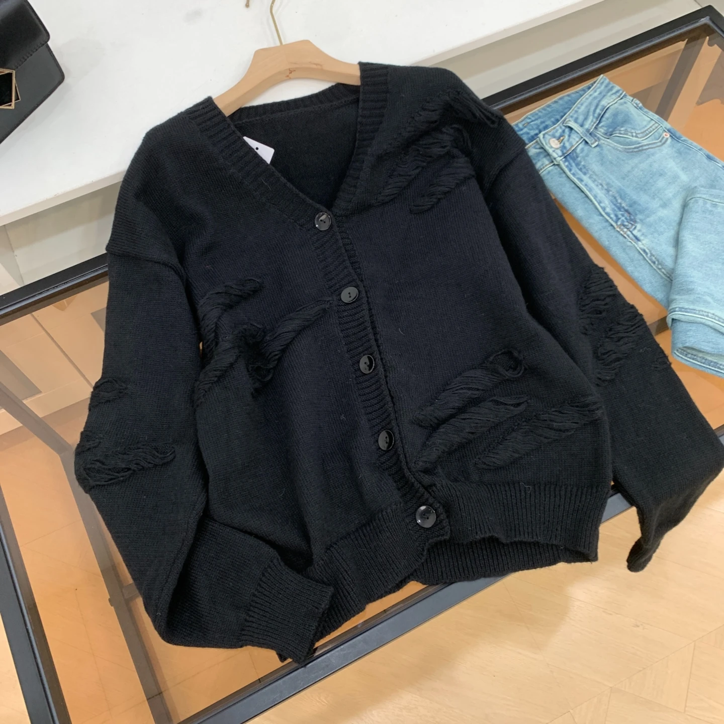 Женский кардиган Bla с V-образным вырезом на одной пуговице, модный, приталенный, осенне-зимний, прямого кроя, с длинными рукавами, топ
Женский кардиган Bla с V-образным вырезом на одной пуговице, модный, приталенный, осенне-зимний, прямого кроя, с длинными рукавами, топ