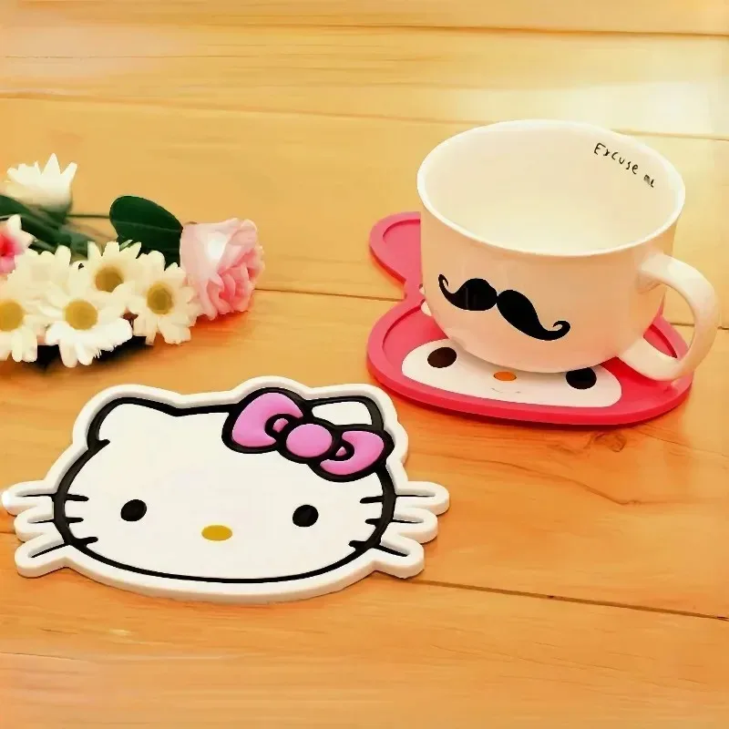 Силиконовый нескользящий коврик для чашек Sanrio Hello Kitty My Melody, креативный дизайн, персонажи аниме, аксессуары для рабочего стола
Силиконовый нескользящий коврик для чашек Sanrio Hello Kitty My Melody, креативный дизайн, персонажи аниме, аксессуары для рабочего стола