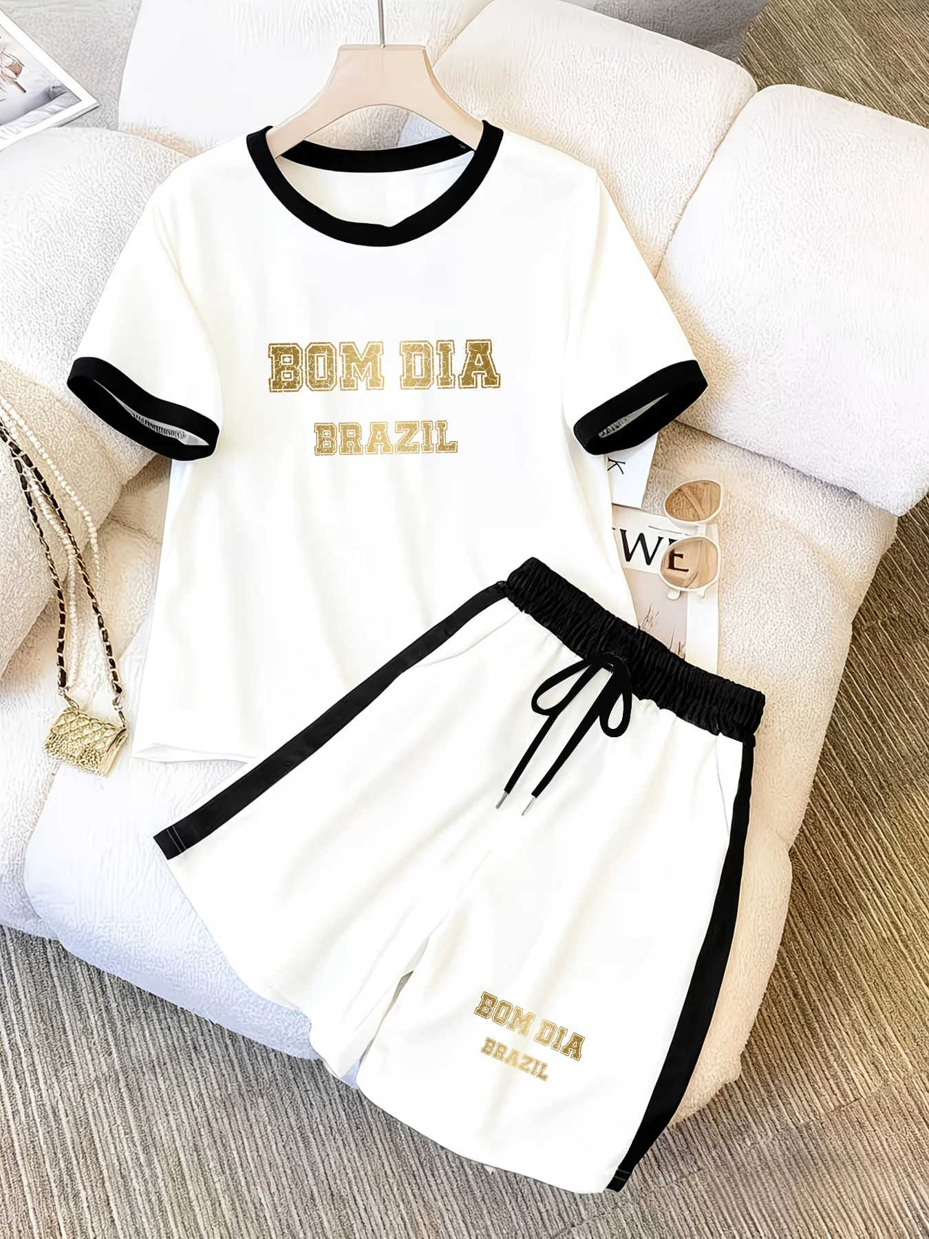 Summer Lightweight Breathable Bom Dia Brazil Vintage Letter Print Color-Blocked Three-Piece Sports Set
Summer Lightweight Breathable Bom Dia Brazil Vintage Letter Print Color-Blocked Three-Piece Sports Set