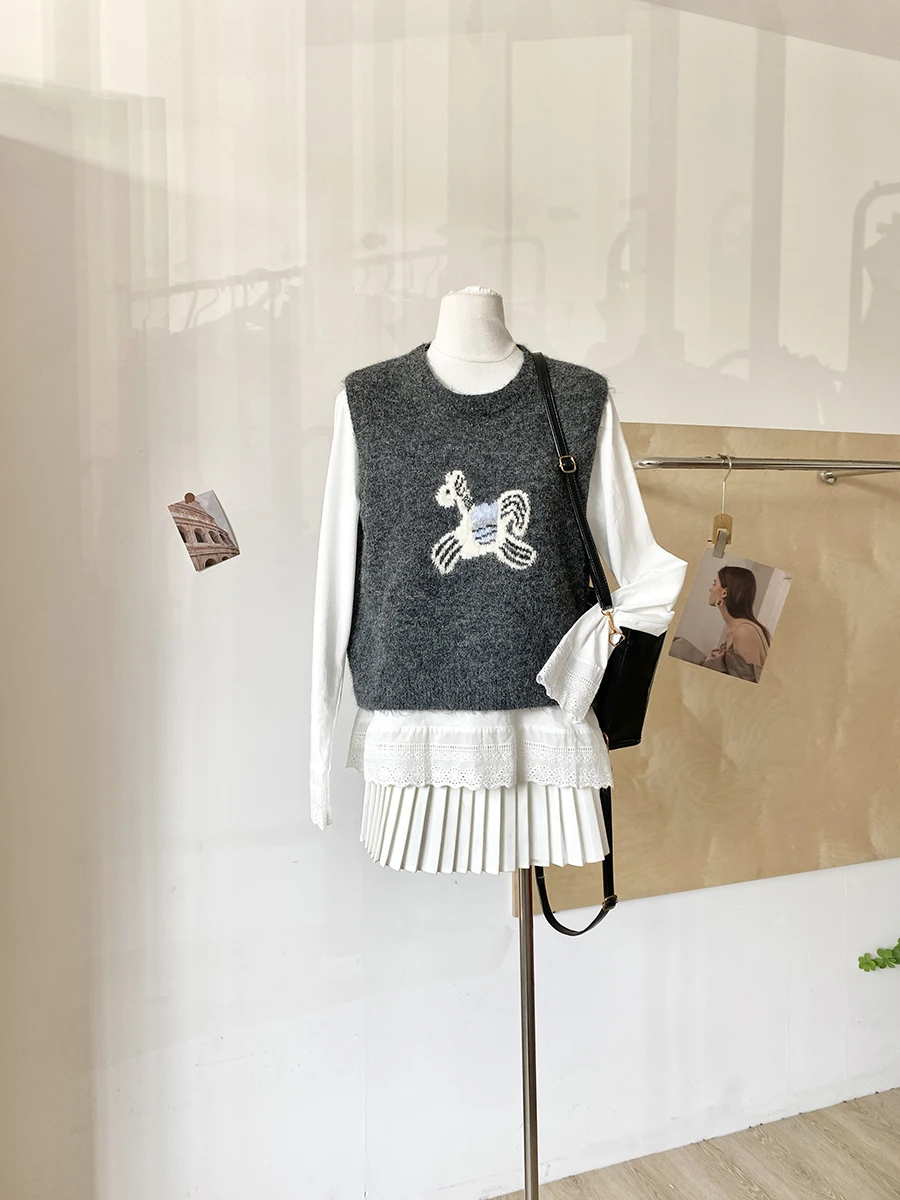 Spring 2026 Korean Style round Neck Knitted Vest Long Sleeve Loose Fit Shirt Cartoon Embroidery Ageless Design Fashionable Set
Spring 2026 Korean Style round Neck Knitted Vest Long Sleeve Loose Fit Shirt Cartoon Embroidery Ageless Design Fashionable Set