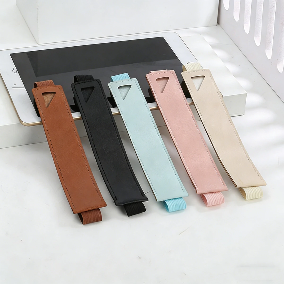1pc Elastic Notebook Band Holders Adjustable Pen Sleeve Pouch PU Leather Adjustable Pencil Holder Straps for Notebook Planners B
1pc Elastic Notebook Band Holders Adjustable Pen Sleeve Pouch PU Leather Adjustable Pencil Holder Straps for Notebook Planners B
