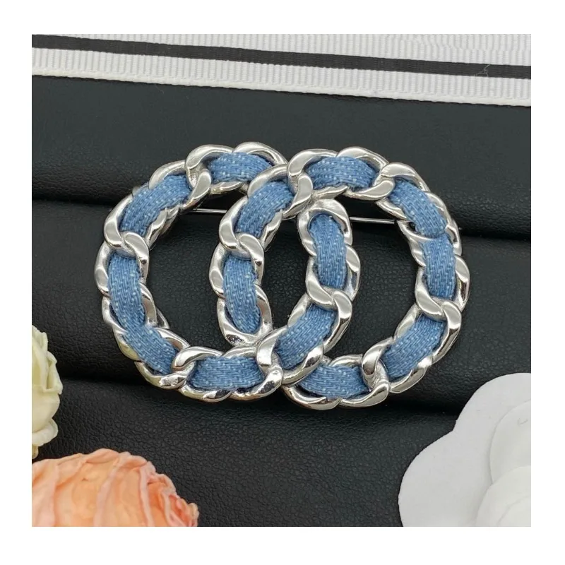 New Denim Blue Lambskin Wearing Leather Brooch Women's Steel Seal Luxury Sense High Quality
New Denim Blue Lambskin Wearing Leather Brooch Women's Steel Seal Luxury Sense High Quality