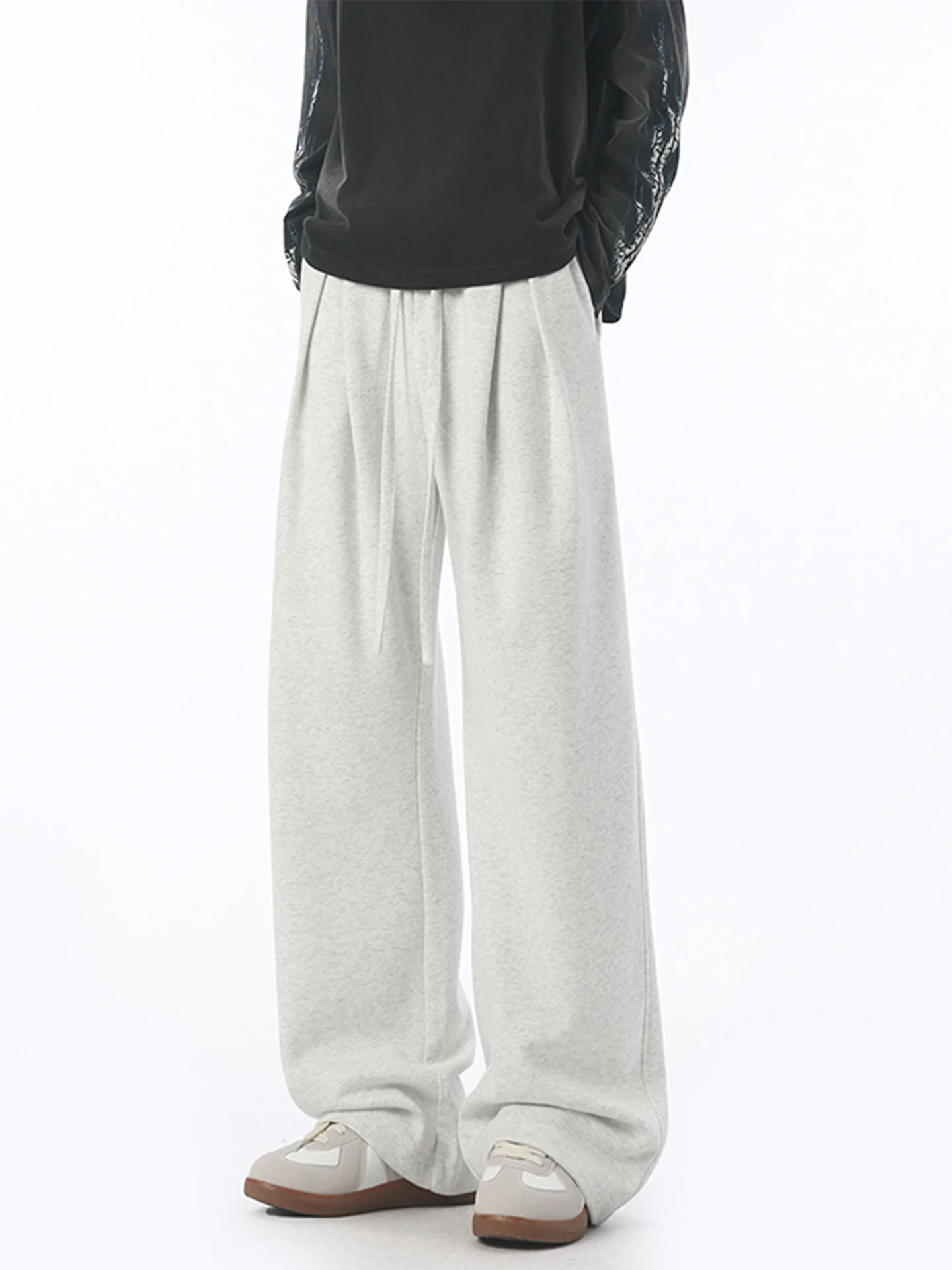 Американские повседневные свободные широкие брюки, мужские весенне-осенние брюки Cleanfit, гладкие драпированные прямые брюки Spor для отдыха
Американские повседневные свободные широкие брюки, мужские весенне-осенние брюки Cleanfit, гладкие драпированные прямые брюки Spor для отдыха