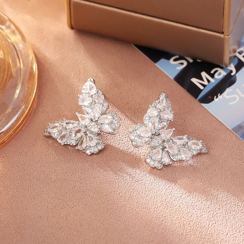 Fashionable and exquisite light luxury butterfly zircon earrings high-end personalized earrings niche design earrings for women
Fashionable and exquisite light luxury butterfly zircon earrings high-end personalized earrings niche design earrings for women