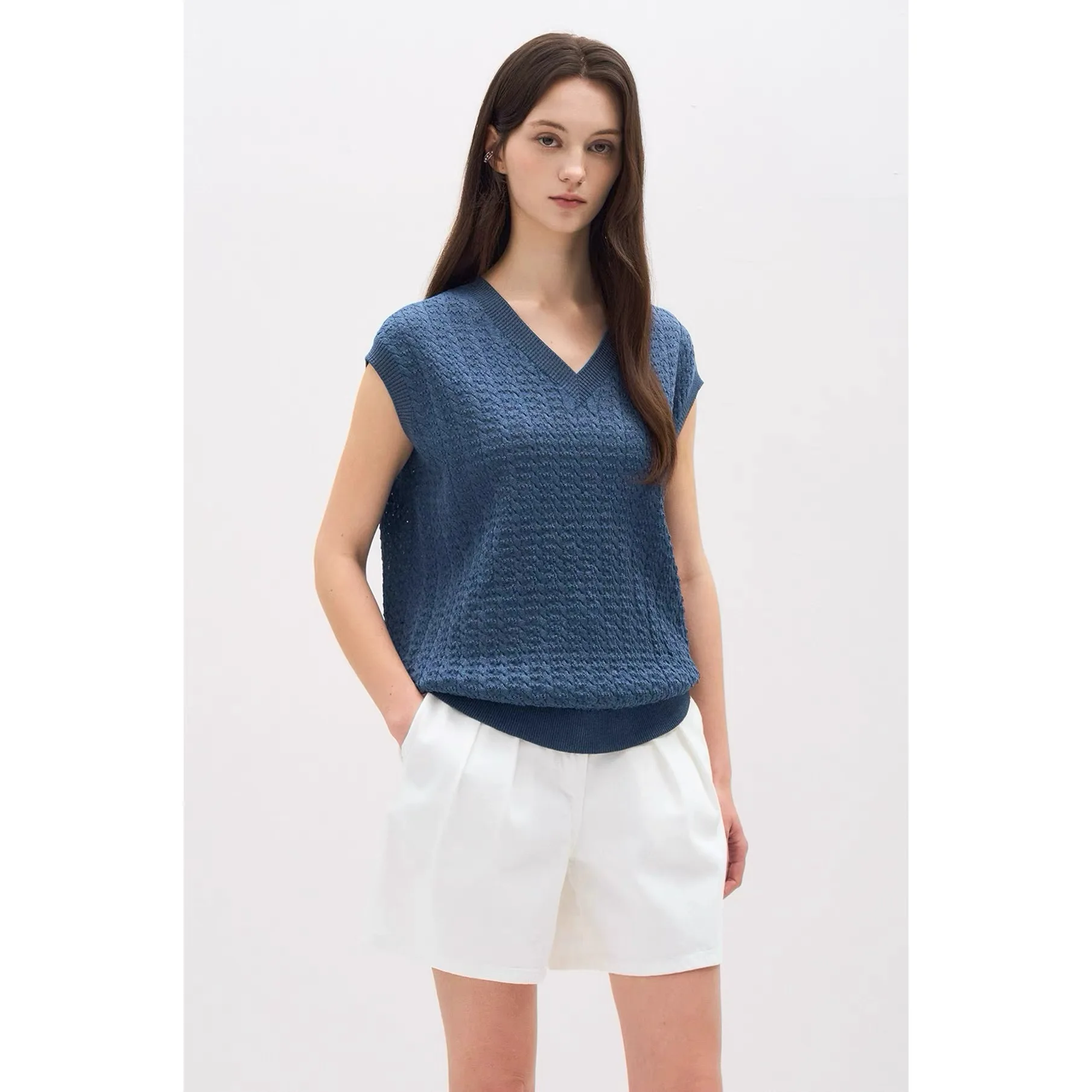 Fashionable V-Neck Knitted Hollow out Lemon Cheese OBZ26 Summer Vest Top Women's Loose Fit Knitted Tank Top without Sleeve
Fashionable V-Neck Knitted Hollow out Lemon Cheese OBZ26 Summer Vest Top Women's Loose Fit Knitted Tank Top without Sleeve