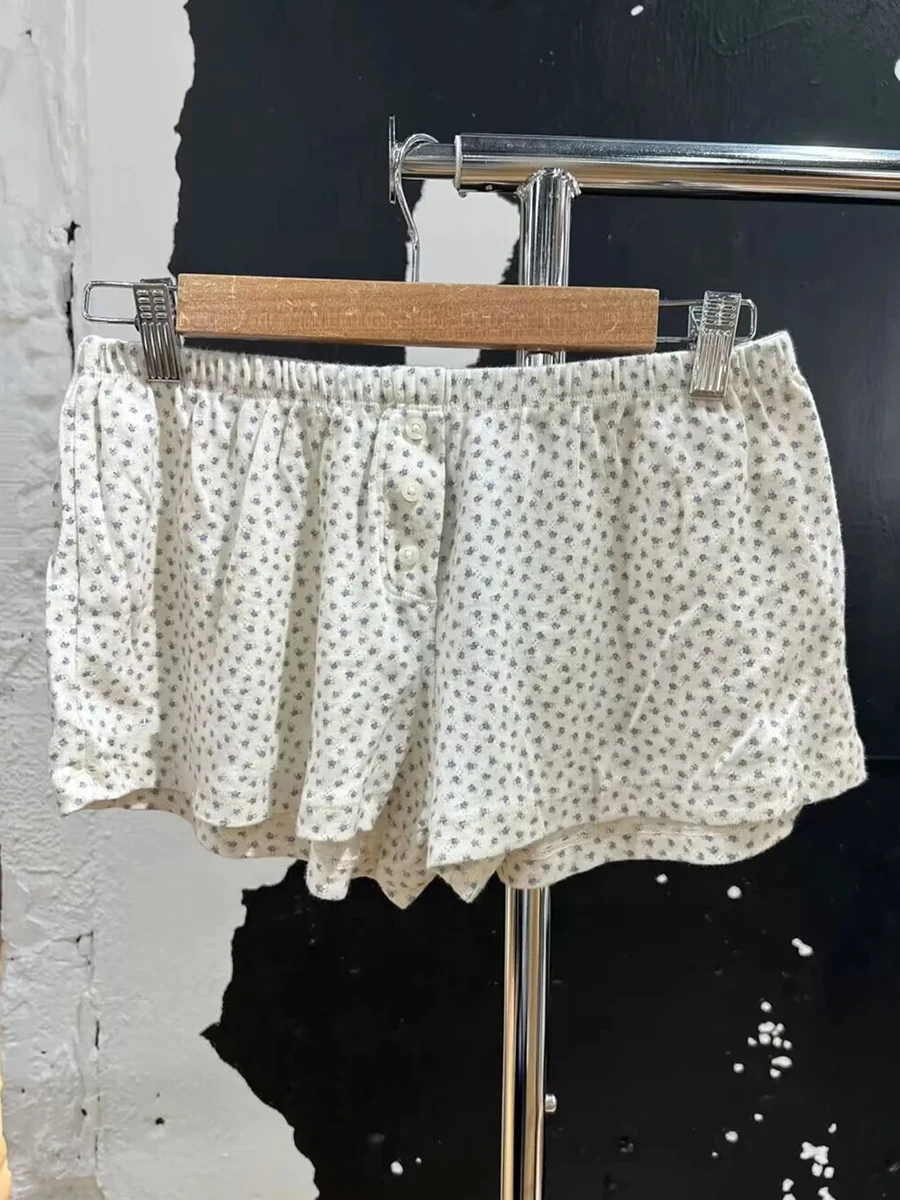 Sweet Blue Floral Print Home Shorts Women Summer Casual Buttons Eyelet High Waist Straight Shorts Cute Vintage Chic Sweatshorts
Sweet Blue Floral Print Home Shorts Women Summer Casual Buttons Eyelet High Waist Straight Shorts Cute Vintage Chic Sweatshorts