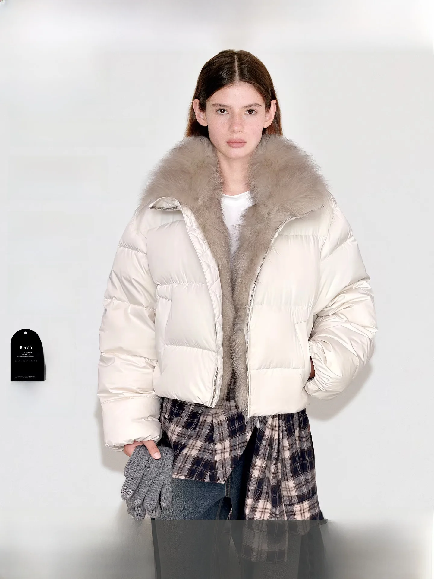 Пуховик Fano Luxury Color Blo White: мягкий, пушистый, теплый, комфортный, стеганый, повседневный, стандартного кроя
Пуховик Fano Luxury Color Blo White: мягкий, пушистый, теплый, комфортный, стеганый, повседневный, стандартного кроя