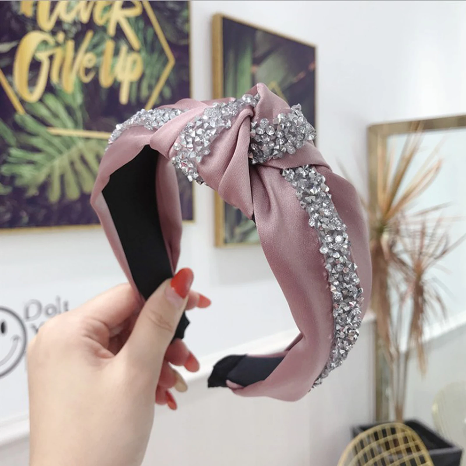 Spring Hair Accessories High-end Shining Rhinestone Hairband Wholesale For Women Girls Knot Headband
Spring Hair Accessories High-end Shining Rhinestone Hairband Wholesale For Women Girls Knot Headband