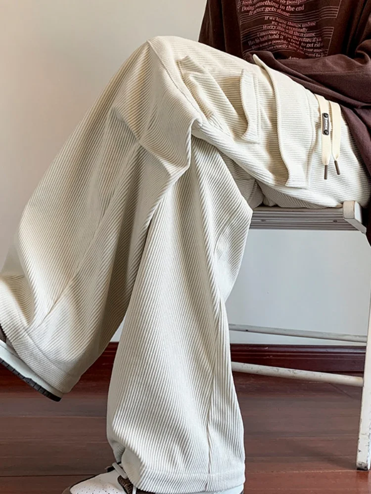 Мужские рабочие брюки из вельвета с большими карманами, свободные, прямого кроя, в американском ретро-стиле, повседневные, модные, весна-осень
Мужские рабочие брюки из вельвета с большими карманами, свободные, прямого кроя, в американском ретро-стиле, повседневные, модные, весна-осень