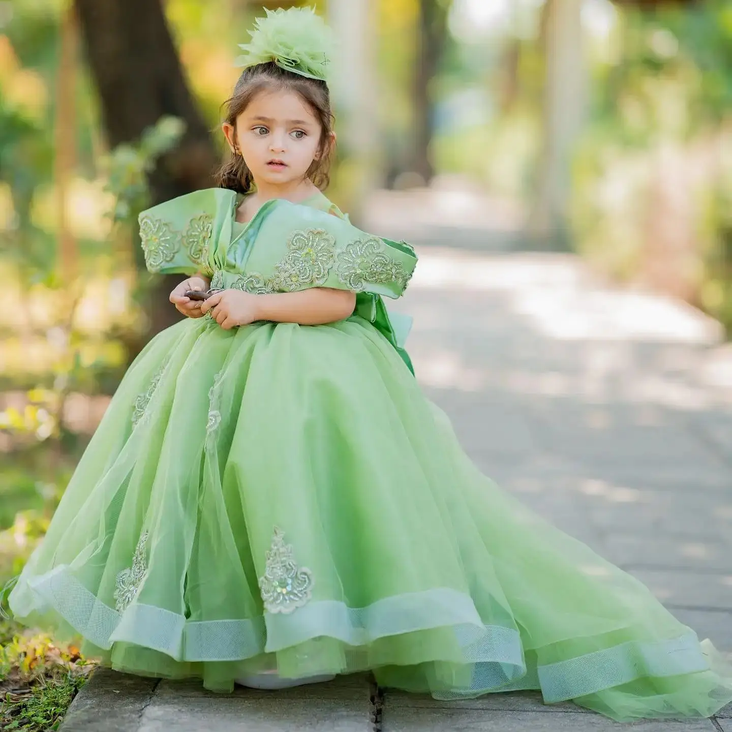 Elegant Green Pageant Dresses Luxury Beads Ball Gown Children Birthday Gowns Vintage Long Train Kids Photography Dresses
Elegant Green Pageant Dresses Luxury Beads Ball Gown Children Birthday Gowns Vintage Long Train Kids Photography Dresses