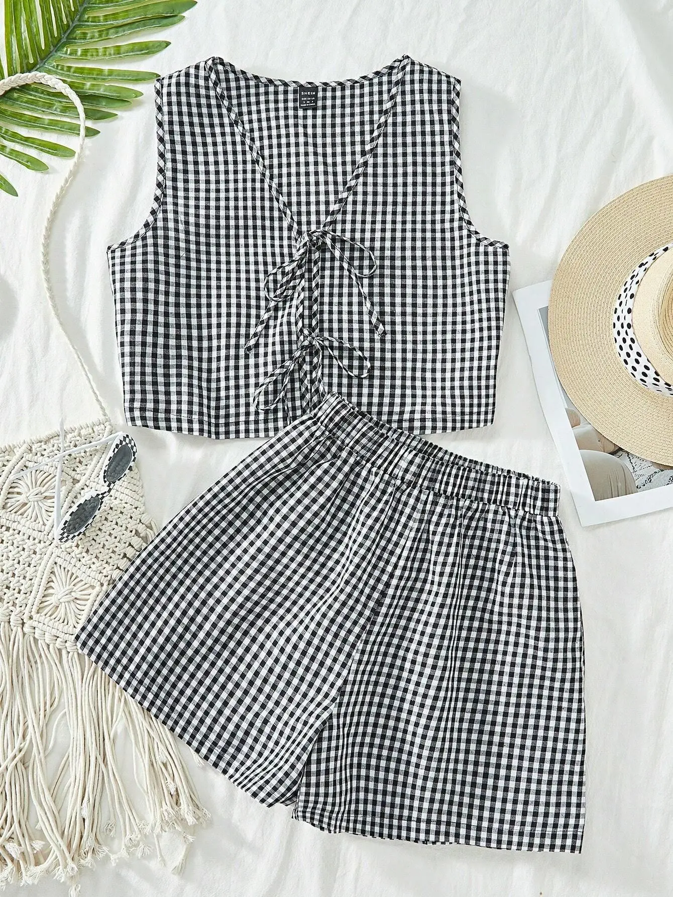 Women's Black and White Checkered Two Piece Lace Up Sleeveless Cropped Top and Shorts Casual Loose Summer Beach Resort Outfit
Women's Black and White Checkered Two Piece Lace Up Sleeveless Cropped Top and Shorts Casual Loose Summer Beach Resort Outfit