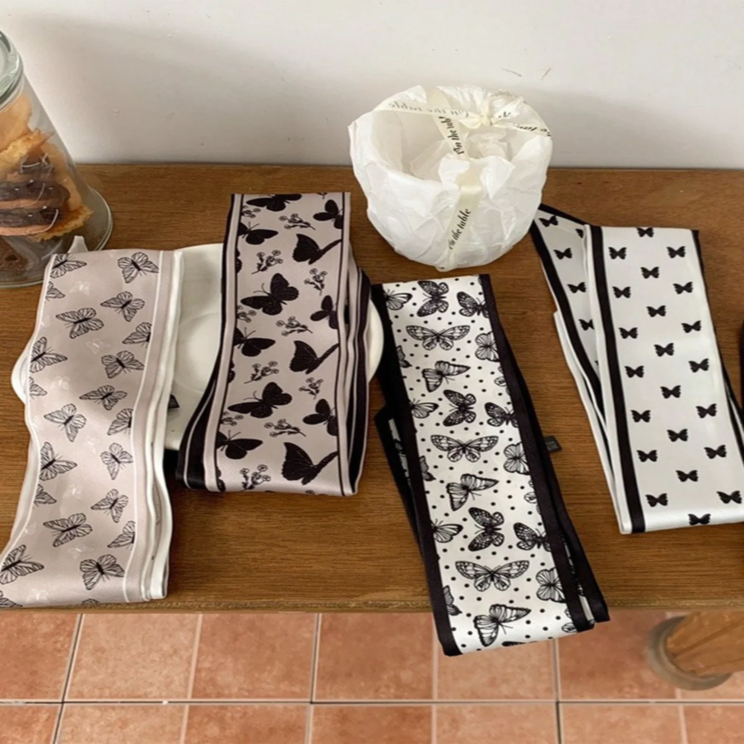 4pcs/Set Women's Print Long Scarf, Ribbon, Hairband For Casual, Vacation, Daily Use Elegant
4pcs/Set Women's Print Long Scarf, Ribbon, Hairband For Casual, Vacation, Daily Use Elegant