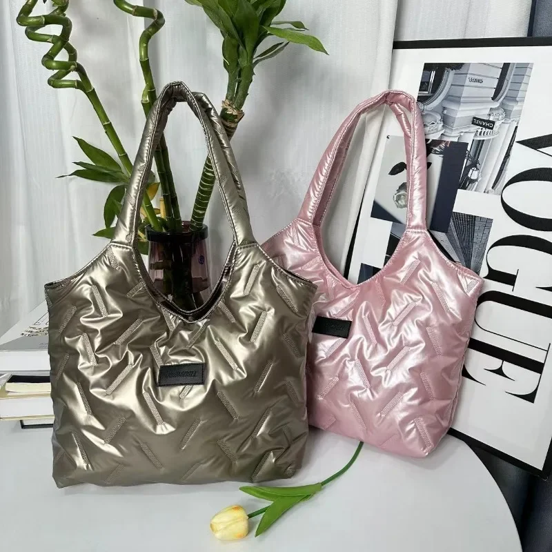 Winter Large Capacity Down Padded Tote Bag Fashion Cotton Padded Top-handle Bag Female Solid Color Quilted Shoulder Bag Feminina
Winter Large Capacity Down Padded Tote Bag Fashion Cotton Padded Top-handle Bag Female Solid Color Quilted Shoulder Bag Feminina