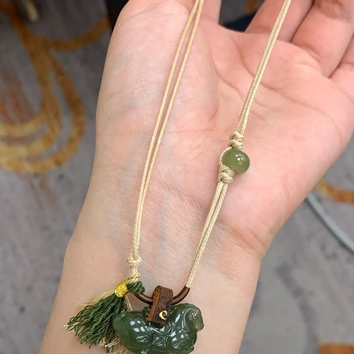 Welfare payment! Hetian jade lake water green pony pendant, zodiac horse jade pendant, men's and women's jade pendant
Welfare payment! Hetian jade lake water green pony pendant, zodiac horse jade pendant, men's and women's jade pendant