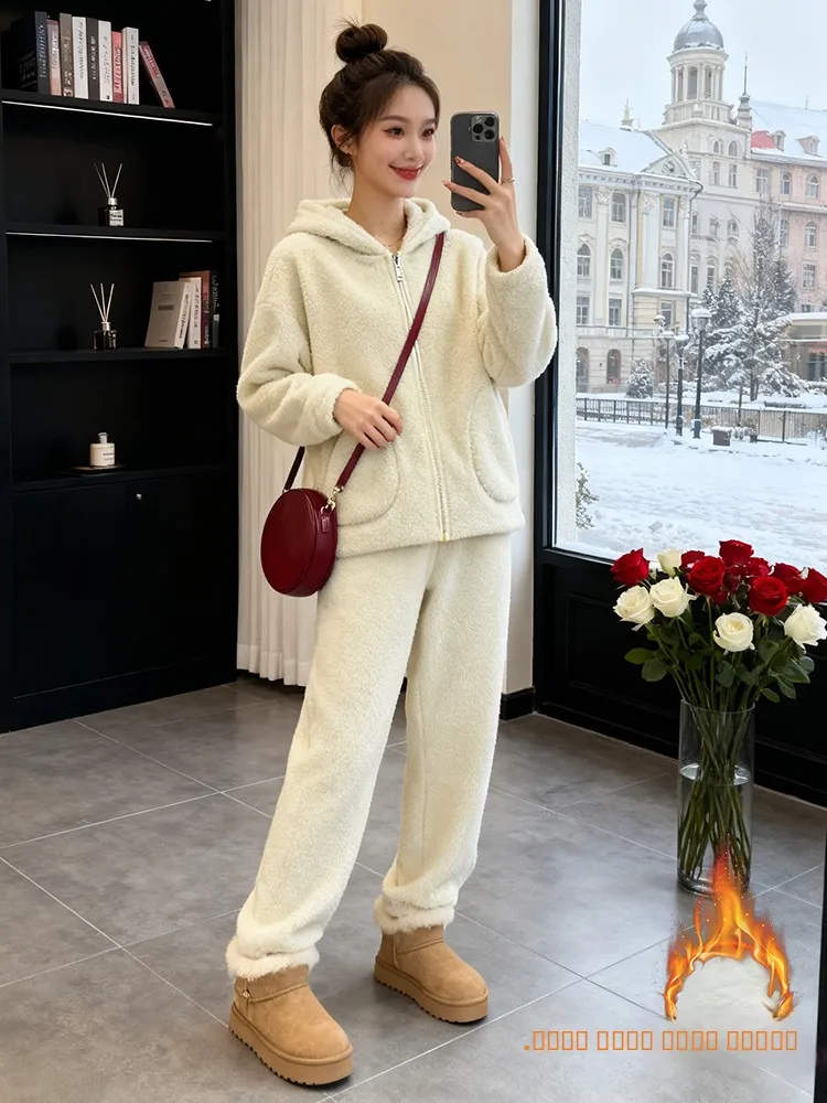 Зимний модный комплект: женская толстовка с капюшоном и брюки с высокой талией и широкими штанинами, теплый повседневный костюм из двух предметов, размер для женщин среднего возраста
Зимний модный комплект: женская толстовка с капюшоном и брюки с высокой талией и широкими штанинами, теплый повседневный костюм из двух предметов, размер для женщин среднего возраста