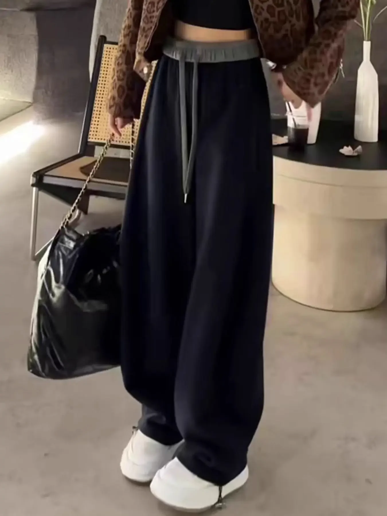 Весенне-осенние женские повседневные длинные брюки больших размеров, удобные широкие брюки Y2K, простые однотонные прямые женские брюки
Весенне-осенние женские повседневные длинные брюки больших размеров, удобные широкие брюки Y2K, простые однотонные прямые женские брюки