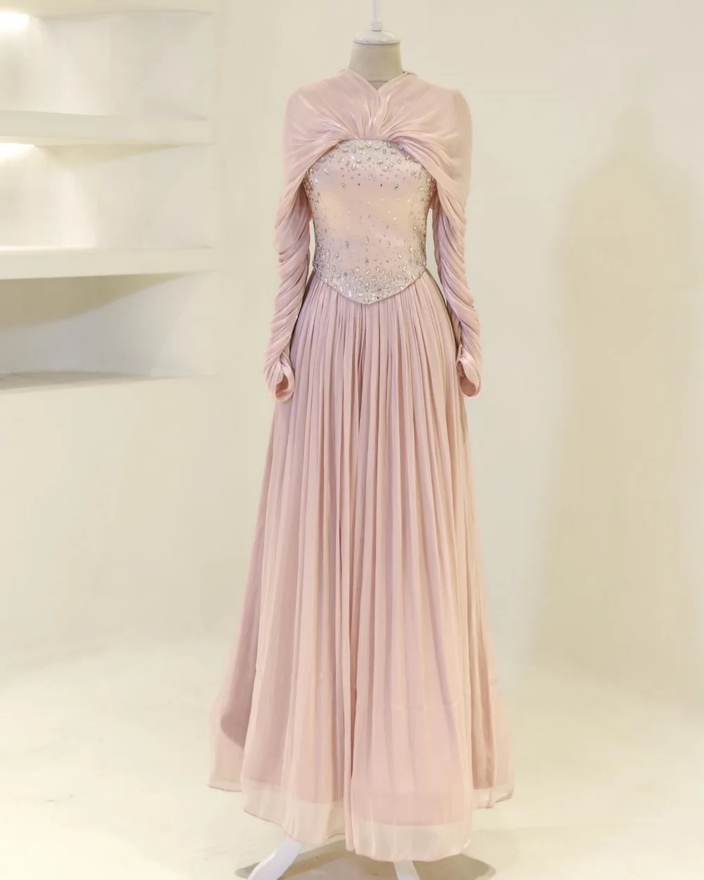 Customized High Quality Women Rhinestone Ruched A-Line Evening Dresses Intricate O-Neck Long Sleeves Floor Lenght Prom Dresses
Customized High Quality Women Rhinestone Ruched A-Line Evening Dresses Intricate O-Neck Long Sleeves Floor Lenght Prom Dresses