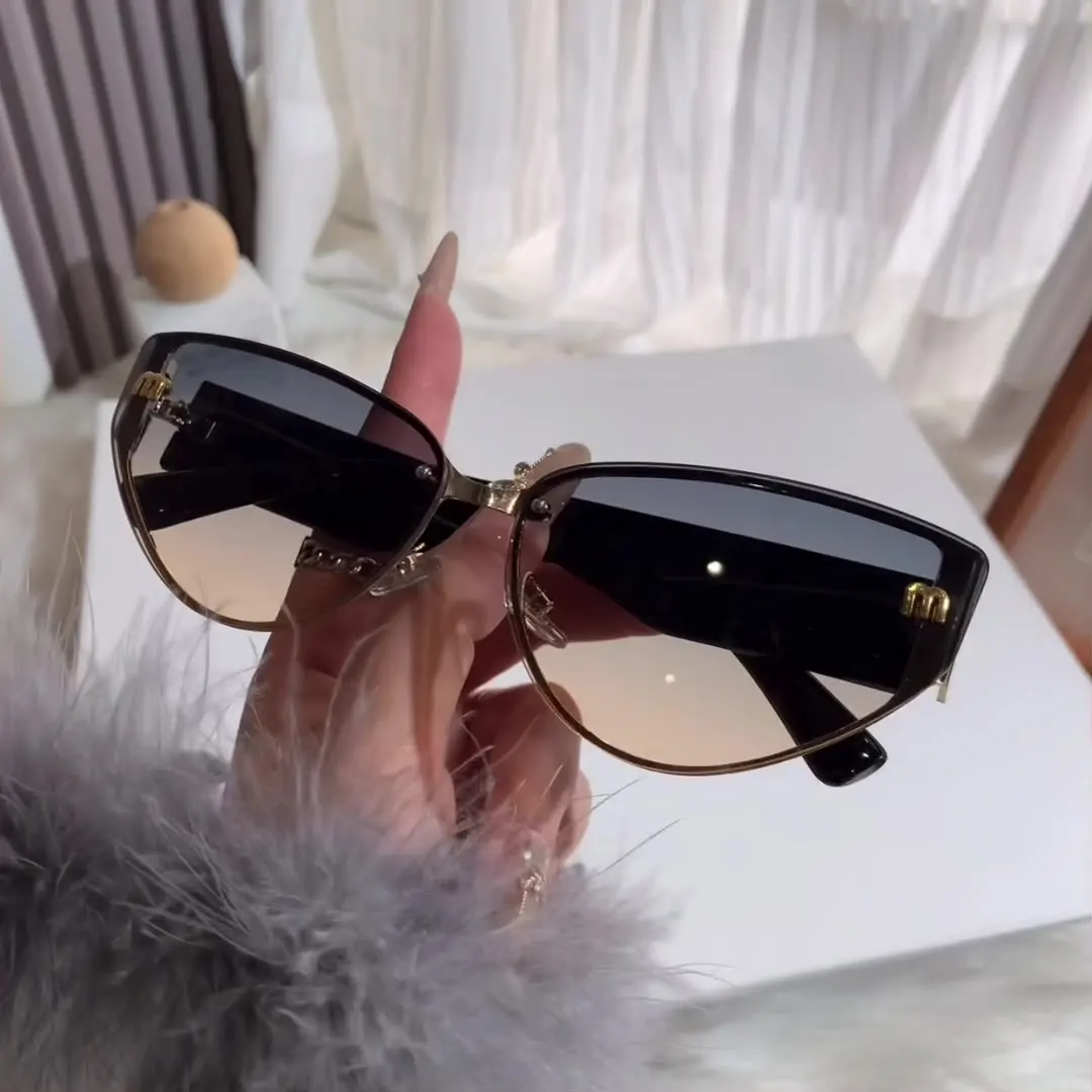 New Large Frame Trendy Sunglasses, Personalized Sweet Cool Sunglasses, Metal Sunglasses, Essential for Street Photography
New Large Frame Trendy Sunglasses, Personalized Sweet Cool Sunglasses, Metal Sunglasses, Essential for Street Photography