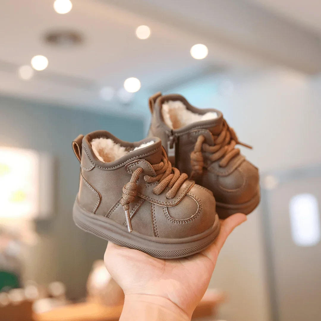 2025 Winter New Children's Snow Boots Soft Bottom Anti-slippery Boys Girls Casual Warm Cotton Shoes Outdoor Baby Short Boots
2025 Winter New Children's Snow Boots Soft Bottom Anti-slippery Boys Girls Casual Warm Cotton Shoes Outdoor Baby Short Boots
