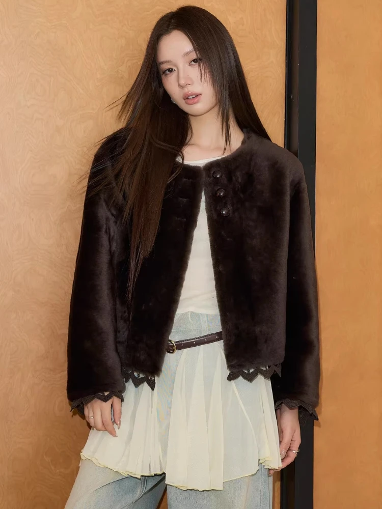 High-end Luxury Merino Sheep Fur Plush Jackets for Women 2026 Simple Classic O-neck Short Winter Genuine Leather Real Fur Coat
High-end Luxury Merino Sheep Fur Plush Jackets for Women 2026 Simple Classic O-neck Short Winter Genuine Leather Real Fur Coat