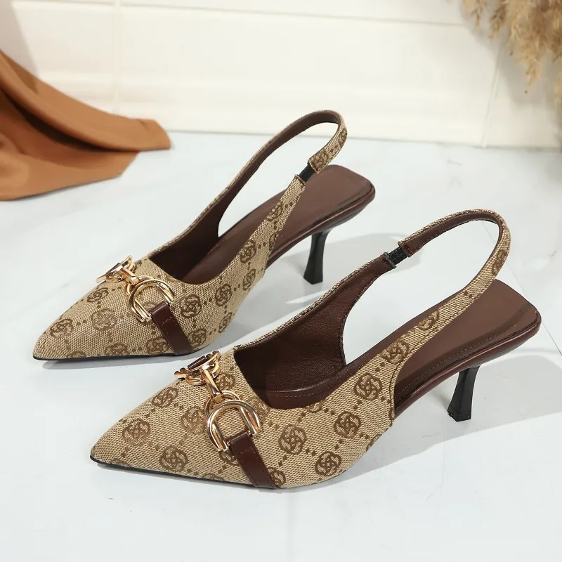 2026 Summer New Plus Size Classic Printed Stiletto Sandals Metal Buckle Skinny Temperament High Heels
2026 Summer New Plus Size Classic Printed Stiletto Sandals Metal Buckle Skinny Temperament High Heels