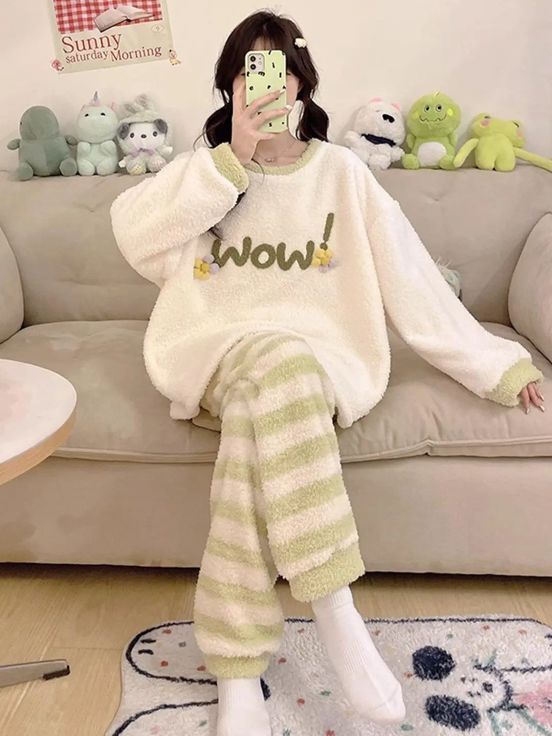 Women's Coral Fleece Pajamas Thickened Half Velvet Warm Home Clothes Winter Outfit Set Long Sleeve Straight Leg round Neck
Women's Coral Fleece Pajamas Thickened Half Velvet Warm Home Clothes Winter Outfit Set Long Sleeve Straight Leg round Neck
