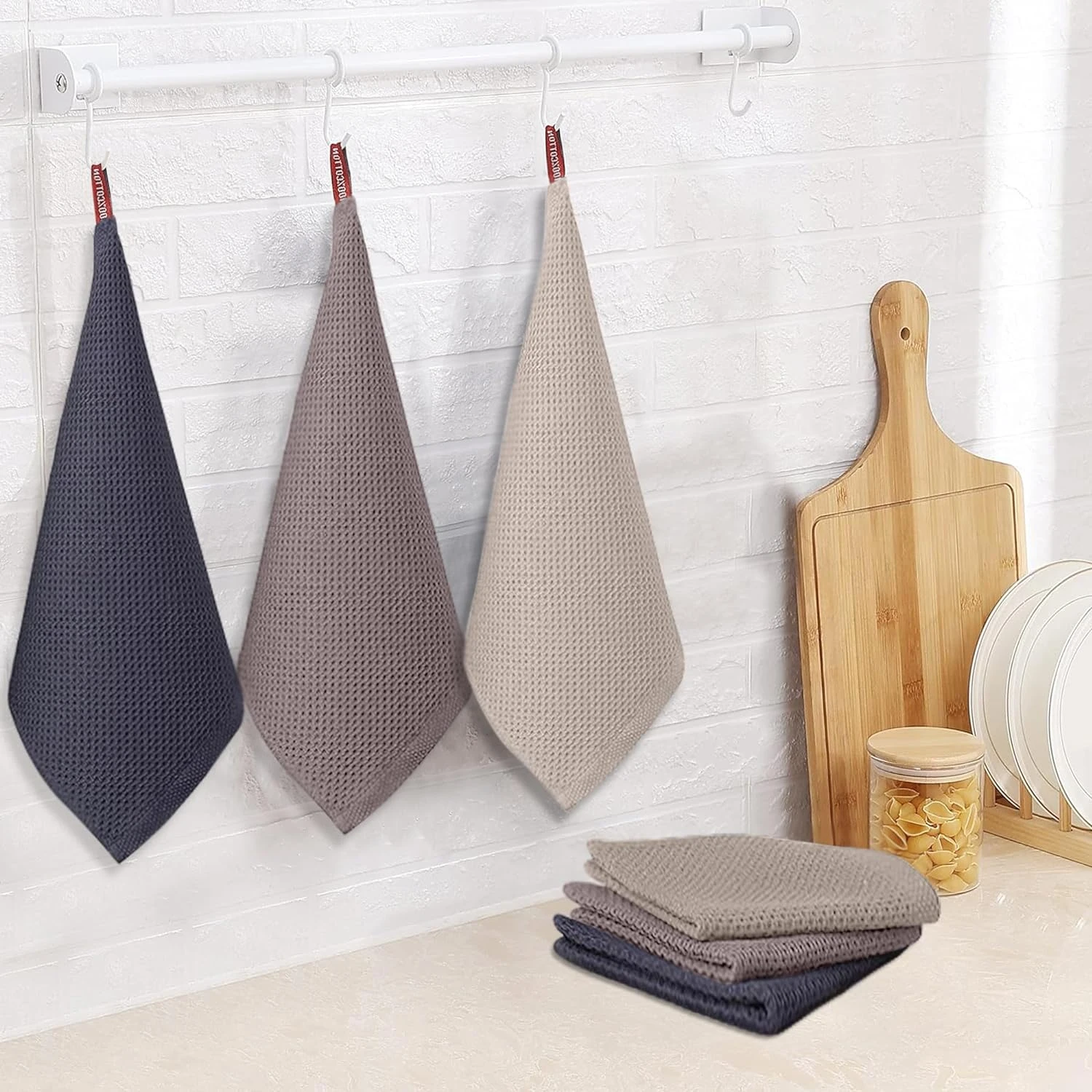 Stylish and Practical Kitchen Accessories. Crafted from Soft and Durable Cotton for Long-lasting Absorbency and Functionality. E
Stylish and Practical Kitchen Accessories. Crafted from Soft and Durable Cotton for Long-lasting Absorbency and Functionality. E