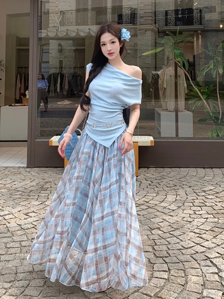 Summer New Fashionable Women's Checkered Halter Neck Skirt Set Beach Vacation Outfit Breathable Short Sleeve T-Shirt And Skirt
Summer New Fashionable Women's Checkered Halter Neck Skirt Set Beach Vacation Outfit Breathable Short Sleeve T-Shirt And Skirt