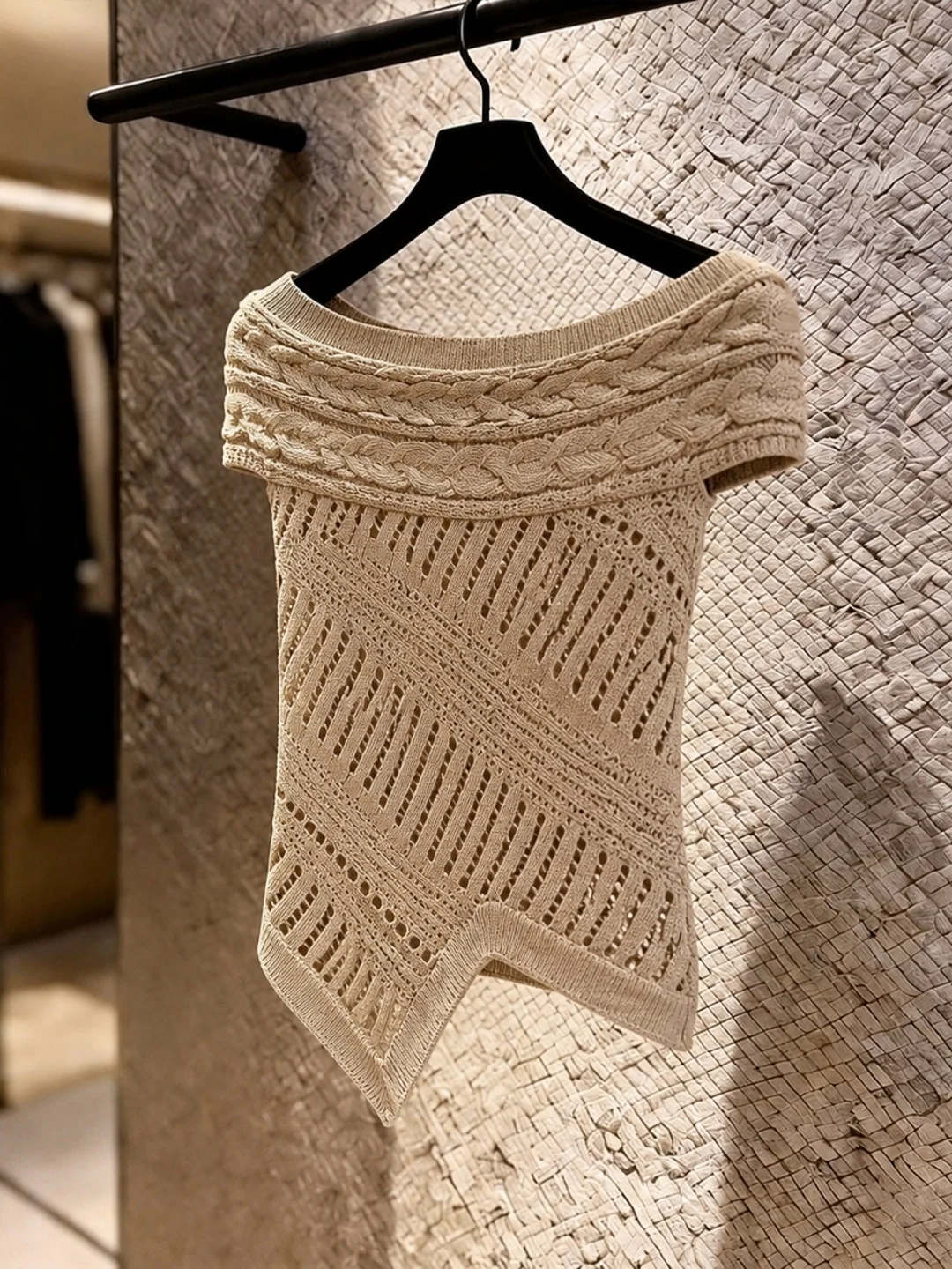 Summer 2026 Women's Slim Fit Ice Silk Knitted One Shoulder Hollow out Top Korean Style Fashionable Versatile Soft Short Sleeve
Summer 2026 Women's Slim Fit Ice Silk Knitted One Shoulder Hollow out Top Korean Style Fashionable Versatile Soft Short Sleeve