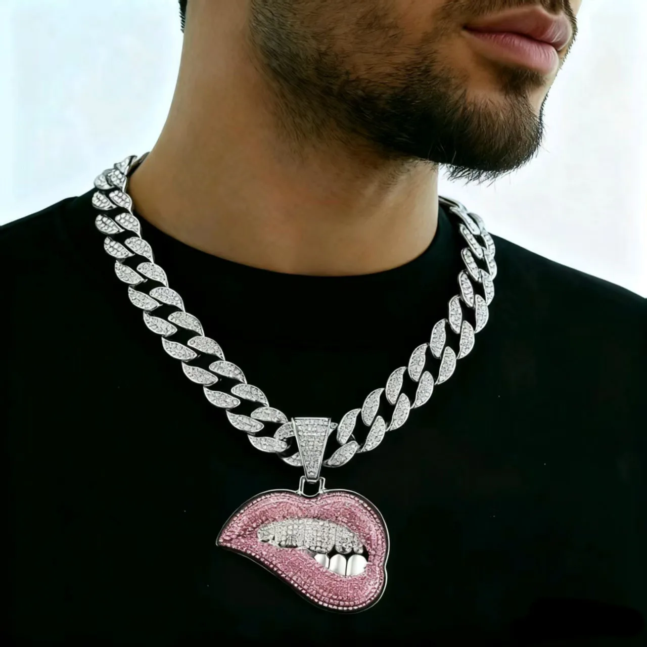 Mens Womens Hip Hop Bitten Lip Pendant Necklace Crystal Cuban Chain Hip Hop Necklace Fashion Charm Jewelry
Mens Womens Hip Hop Bitten Lip Pendant Necklace Crystal Cuban Chain Hip Hop Necklace Fashion Charm Jewelry