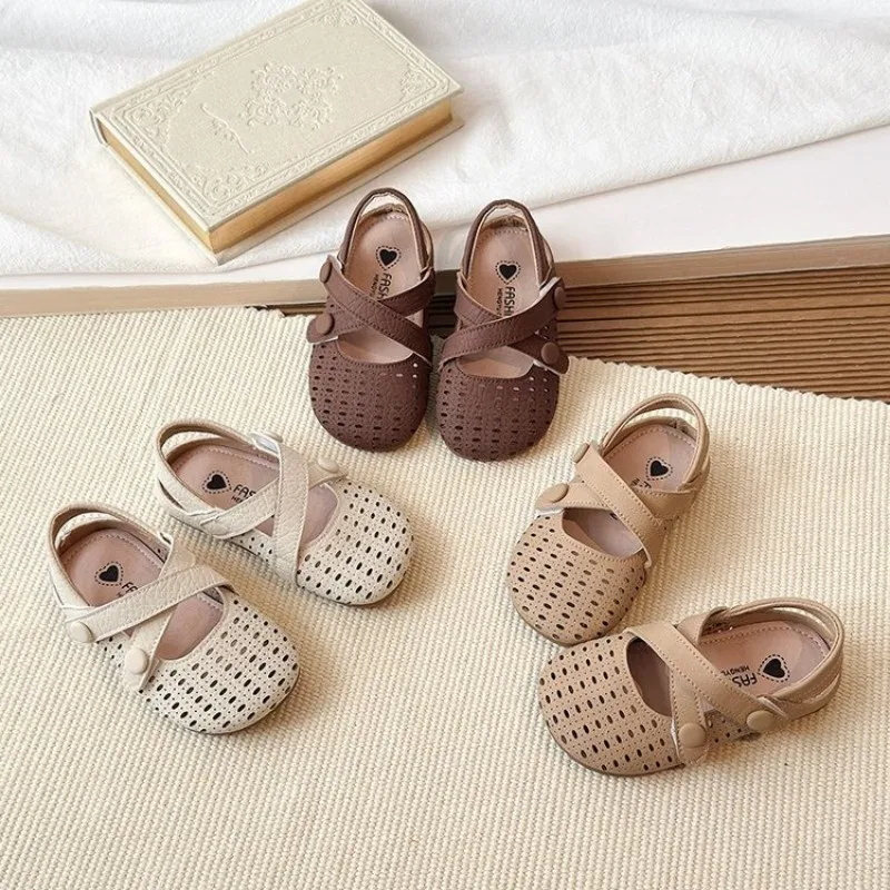 Children's retro Mary Jane shoes, 2026 new style fashionable flat shoes, delicate mesh design, casual and breathable sandals
Children's retro Mary Jane shoes, 2026 new style fashionable flat shoes, delicate mesh design, casual and breathable sandals