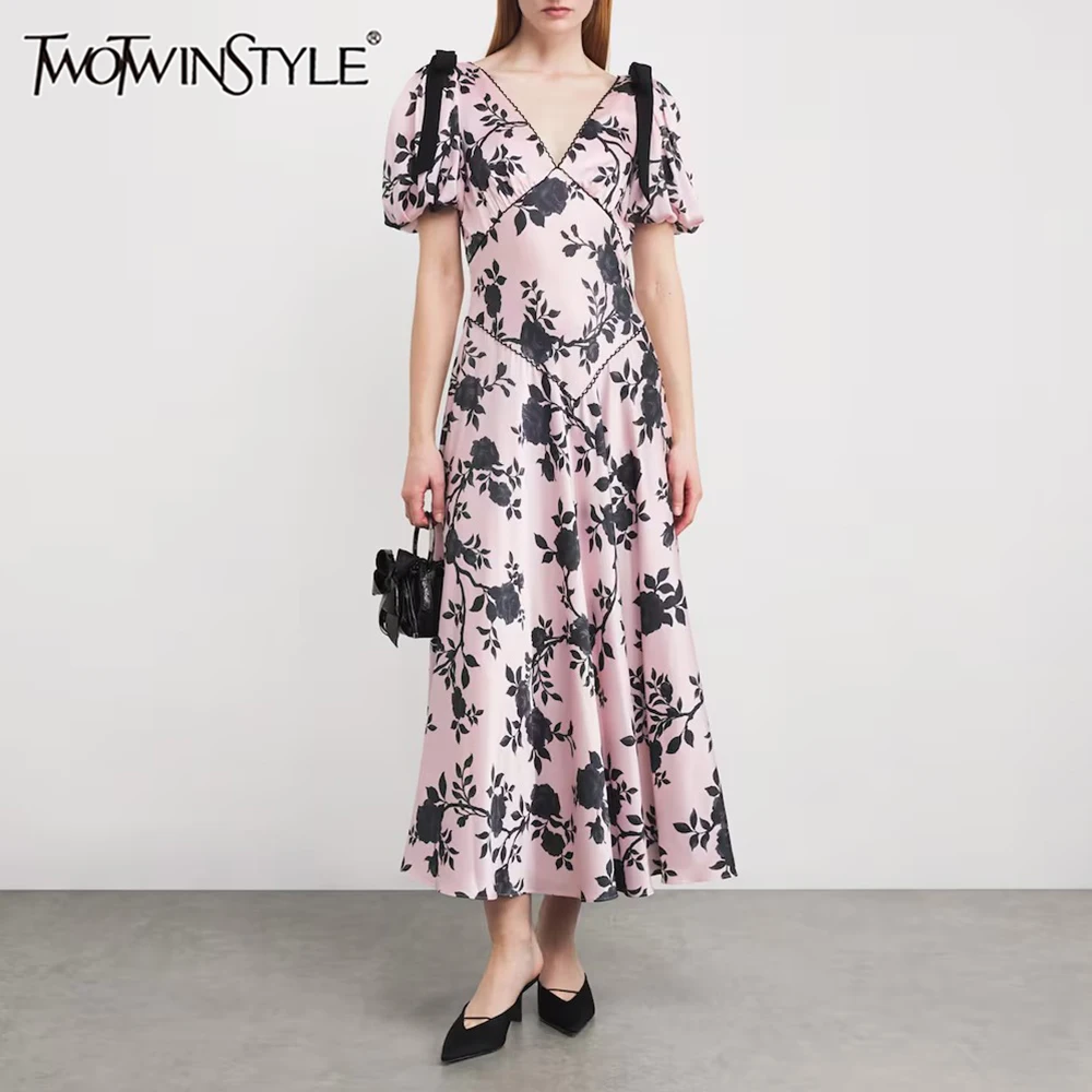 TWOTWINSTYLE Hit Color Printing Spliced Bow Elegant Dresses for Women V Neck Short Sleeves Patchwork Folds Long Dress Female New
TWOTWINSTYLE Hit Color Printing Spliced Bow Elegant Dresses for Women V Neck Short Sleeves Patchwork Folds Long Dress Female New