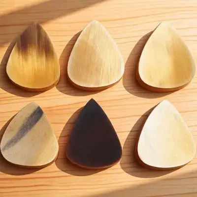 6 pcs Triangular Ox Horn Guitar Picks Compact Durable Light Shell Picks For Guitar Bass Stringed Instruments Accessories
6 pcs Triangular Ox Horn Guitar Picks Compact Durable Light Shell Picks For Guitar Bass Stringed Instruments Accessories