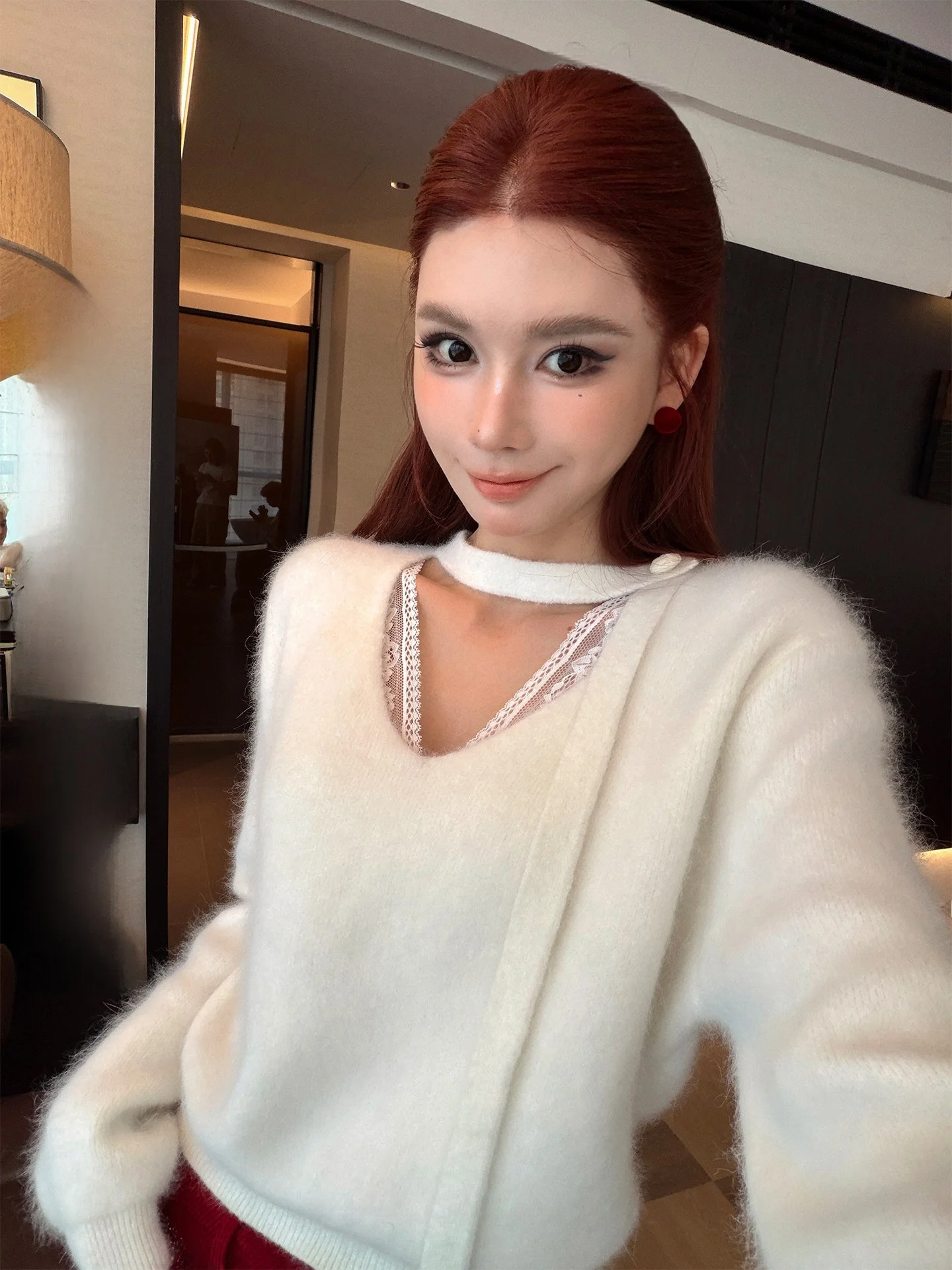 Loose Fit Korean Style V-Neck Woolen Rabbit Fur Sweater Women Early Spring Snow Carving Yarn Lengthened Loose Top
Loose Fit Korean Style V-Neck Woolen Rabbit Fur Sweater Women Early Spring Snow Carving Yarn Lengthened Loose Top