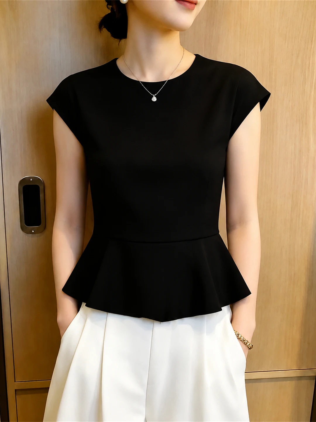 Korean Style Commute Simple Short Sleeve round Neck Waist Inward White Appearance Small Shirt Summer T-Shirt Women
Korean Style Commute Simple Short Sleeve round Neck Waist Inward White Appearance Small Shirt Summer T-Shirt Women