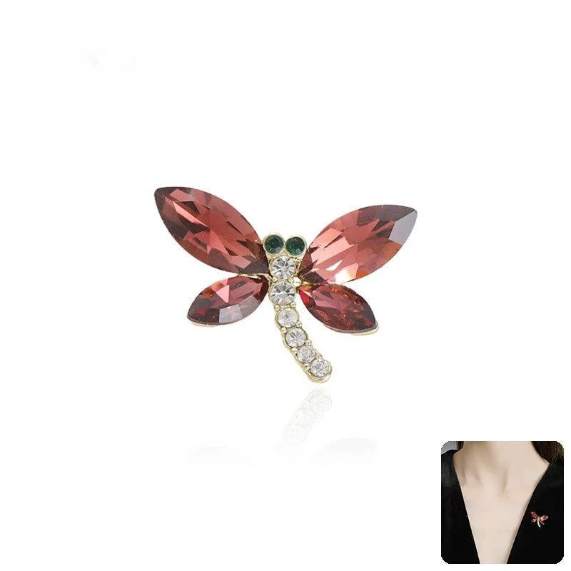 Luxury Good Quality Crystal Dragonfly Brooches For Women Boutique Brooch Jewelry For Coat Evening Dress Ornament Accessories
Luxury Good Quality Crystal Dragonfly Brooches For Women Boutique Brooch Jewelry For Coat Evening Dress Ornament Accessories