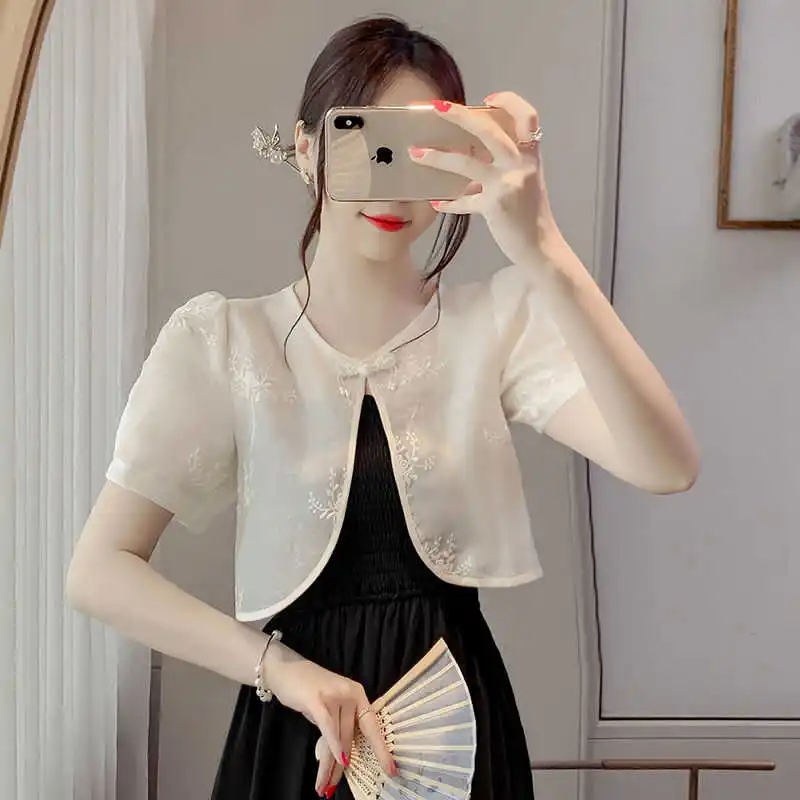 New Chinese Style Sun Protection Shirt Women's Summer New Embroidered Button Shawl Short Sleeve Top Sweet Style Polyester Fiber
New Chinese Style Sun Protection Shirt Women's Summer New Embroidered Button Shawl Short Sleeve Top Sweet Style Polyester Fiber