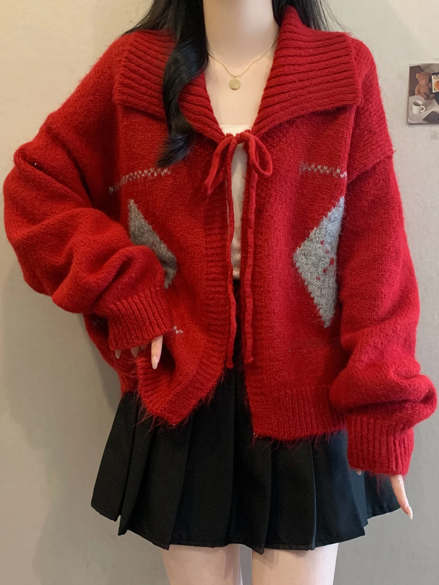 Loose Red Knitted Cardigan Women's Autumn Winter Collar Sweater Outerwear Korean Sle plus Size Slimming Design Top
Loose Red Knitted Cardigan Women's Autumn Winter Collar Sweater Outerwear Korean Sle plus Size Slimming Design Top