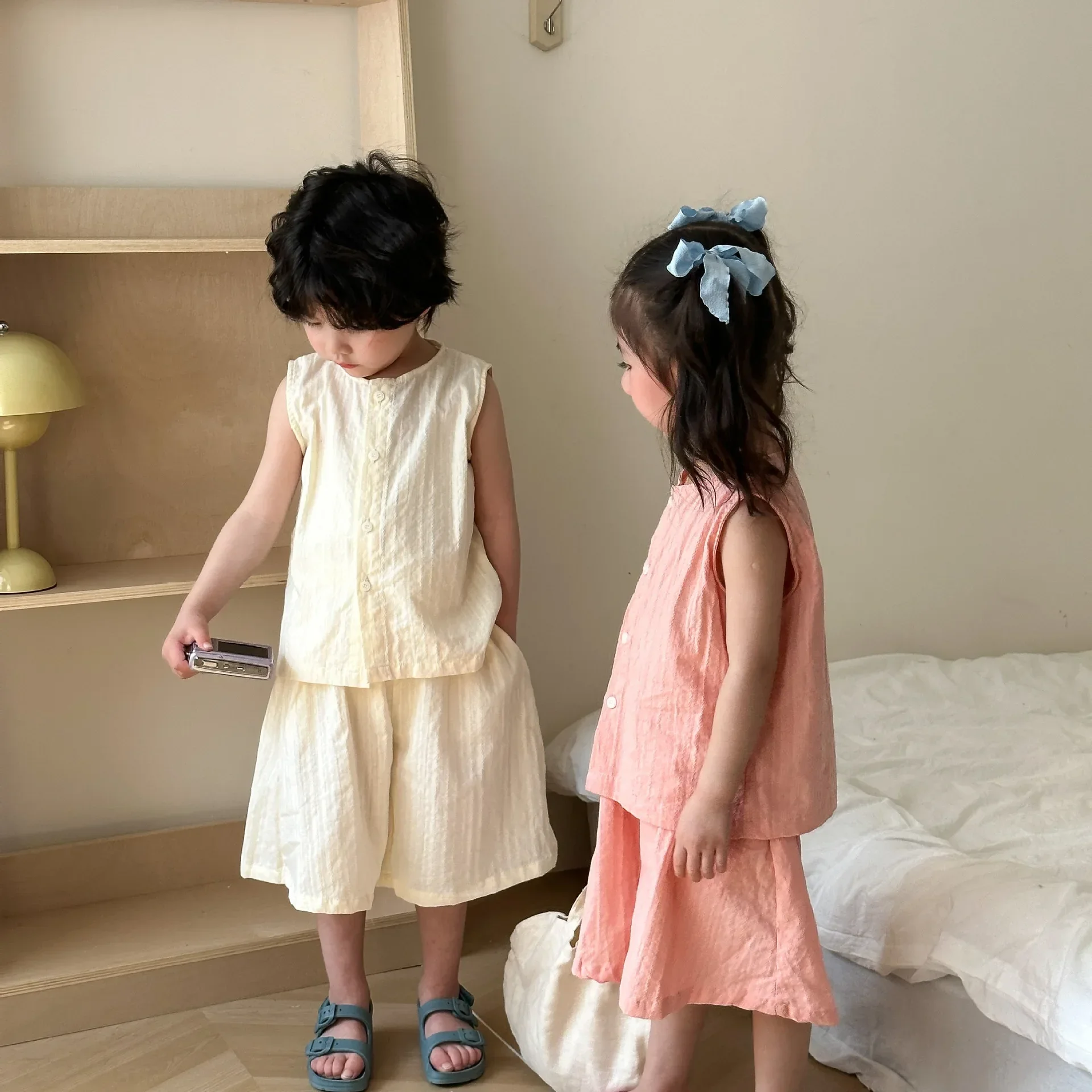 Children loose vest and knee length pants Summer boys girls solid color thin cotton siblings outfits
Children loose vest and knee length pants Summer boys girls solid color thin cotton siblings outfits