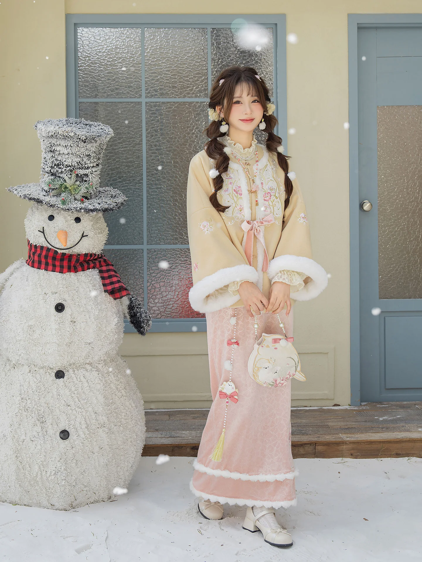 Теплый оригинальный национальный комплект Hanfu с флисовой подкладкой: пальто с круглым вырезом и юбка для похудения, женский, осень-зима
Теплый оригинальный национальный комплект Hanfu с флисовой подкладкой: пальто с круглым вырезом и юбка для похудения, женский, осень-зима