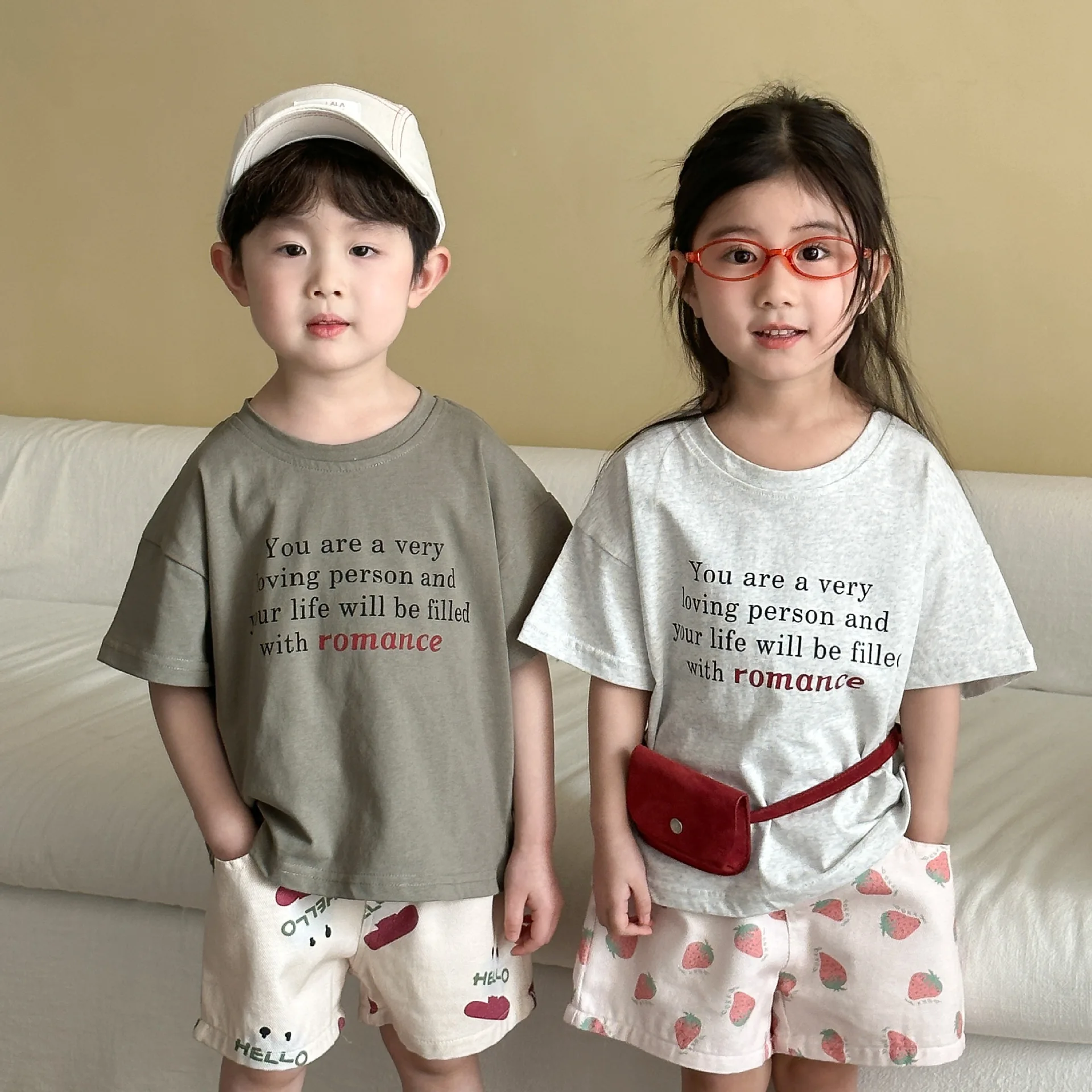2025 Summer New Children T Shirts Letter Print Boys Thin Short Sleeve Tee Simple Versatile Girls Cotton Casual Tops Kids Clothes
2025 Summer New Children T Shirts Letter Print Boys Thin Short Sleeve Tee Simple Versatile Girls Cotton Casual Tops Kids Clothes