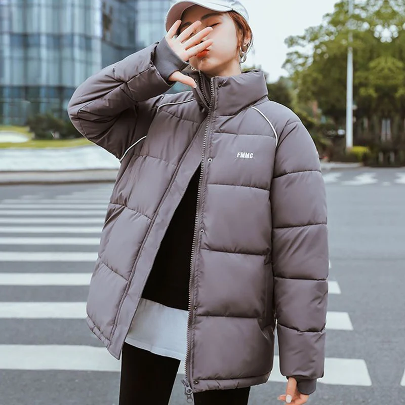 2023 Winter New Women Loose Bread Coat Letter Fashion Elegant Simplicity Thicken Jacket Female Casual Korean Warm Parkas
2023 Winter New Women Loose Bread Coat Letter Fashion Elegant Simplicity Thicken Jacket Female Casual Korean Warm Parkas